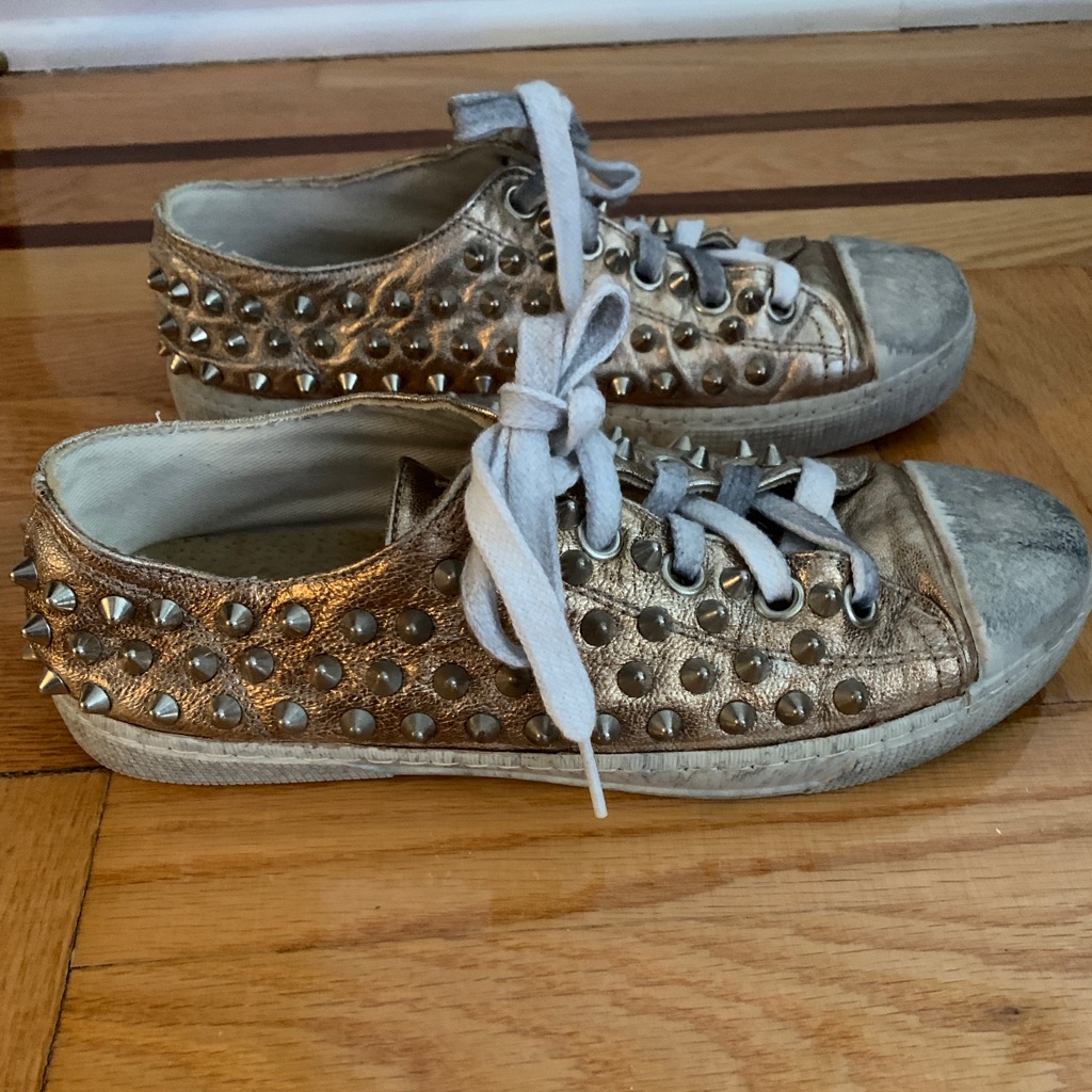 Gienchi Distressed Sneakers